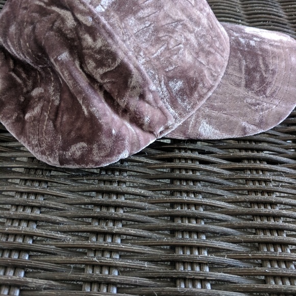 π₯ Evereve Crushed Velvet Hat - Picture 3 of 5